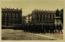Funérailles nationales du maréchal Lyautey à Nancy le 02 août 1934 - Les troupes défilent devant le corps du Maréchal
