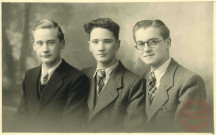 Portrait de 3 jeunes hommes en studio