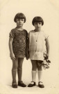 [Photographie de Mady Martha avec une jeune fille]