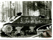 Le tank de la gare des Invalides