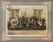 [Photo de groupe d'une classe thionvilloise en 1909]