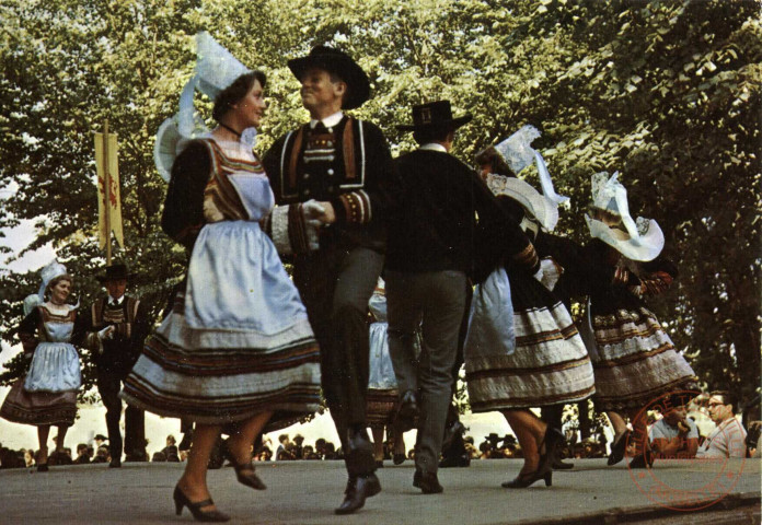 La Bretagne Pittoresque. Danse de la Région de Pont-Aven.