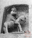 Niche au-dessus du portail originel contenant la statue équestre de Saint-Hubert datant de l'origine du sanctuaire XVe. C'est actuellement la médiathèque de Gandrange, place Jeanne d'Arc