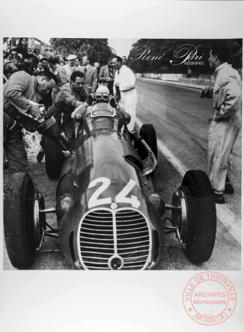 1949, grand prix de Pau - Maserati 4CLT/48 au stand