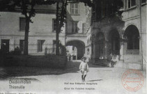 Diedenhofen - Hof des früheren Hospitals / Thionville - Cour de l'ancien Hospice - Thionville en 1902