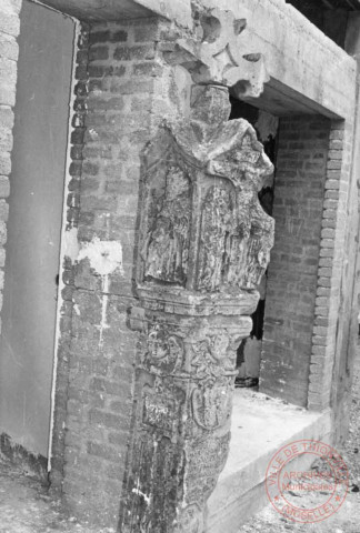 Bildstock se trouvant devant l'oratoire Notre-Dame à Basse-Ham, daté 1617. En face du 153 avenue de Nieppe