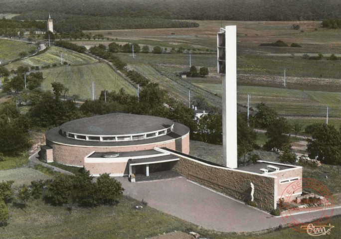 Eglise Saint-Maximin de Boust-Usselskirch - Vue aérienne de la Rotonde, œuvre de G. H. Pingusson, architecte
