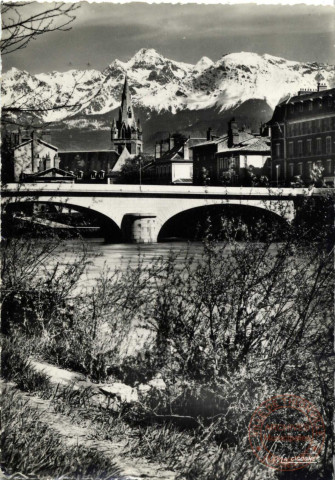 Grenoble (Isère) - Pont Marius Gontard - Eglise Saint-André - massif de Belledonne