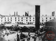 [Thionville après le bombardement - La caserne des Remparts, actuellement place Turenne]