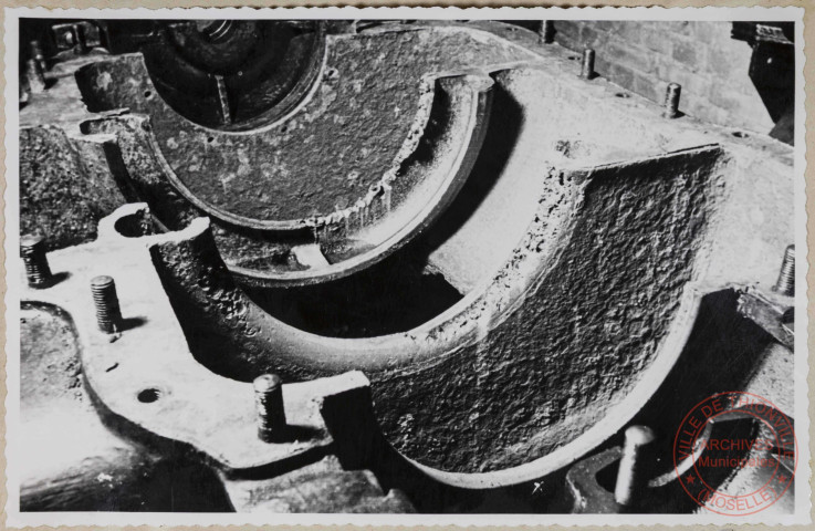 Station de pompage. Corps de la pompe n°3 de la station de pompage de la Moselle (pour l'eau de circulation du condenseur de la turbine 6 000 rateau). Les flasques forment garnitures d'étanchéité à l'aspiration sont fortement usées.