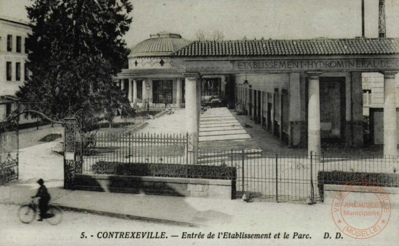 CONTREXEVILLE. -Entrée de l'Etablissement et le Parc