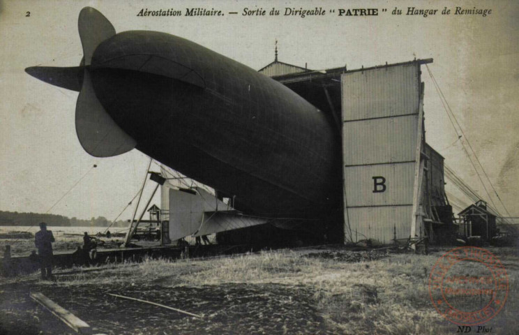 Aérostation Militaire.- Sortie du Dirigeable 'PATRIE' du Hangar de Remisage