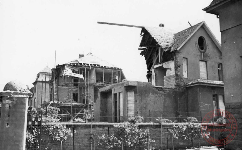 Guerre 1939-1945. Maisons aux environs de la rue Château d'Eau après les bombardements