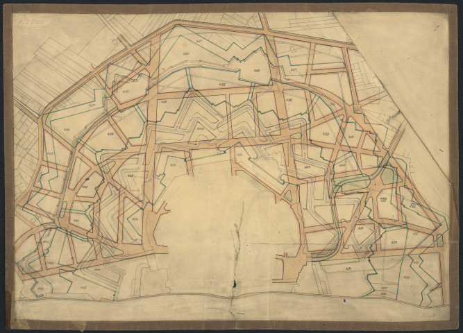 [PLAN DES FORTIFICATIONS AVEC LE NOUVEAU TRACE DES RUES].- Document montrant le positionnement des anciennes fortification par rapport à la nouvelle organisation urbanistique de la ville.