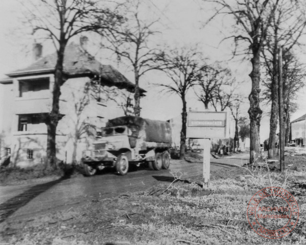 Les autorités américaines ont redonné son appelation d'origine à cette localité, "Königsmacher" redevient donc "Koenigsmacker", en novembre 1944