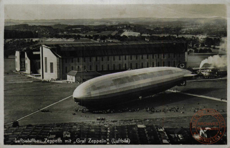 Luftschiffbau Zeppelin mit 'Graf Zeppelin' (Luftbild)