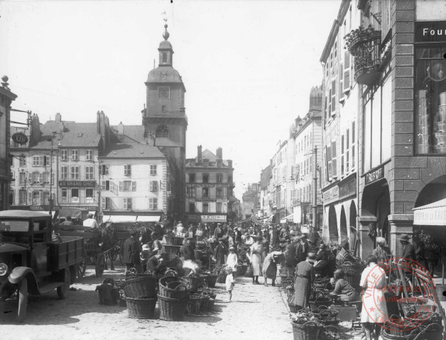 La place du Marché un jour de marché