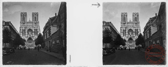 Reims (51) - La cathédrale Notre-Dame vue depuis la rue Libergier