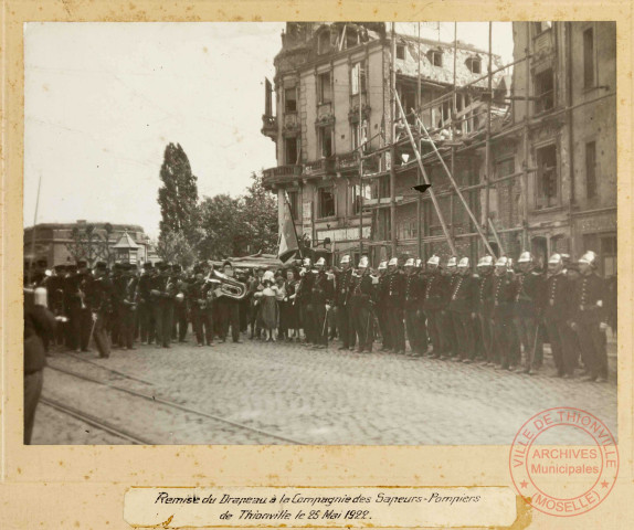 Remise du drapeau à la compagnie des sapeurs-pompiers de Thionville, le 25 mai 1922.