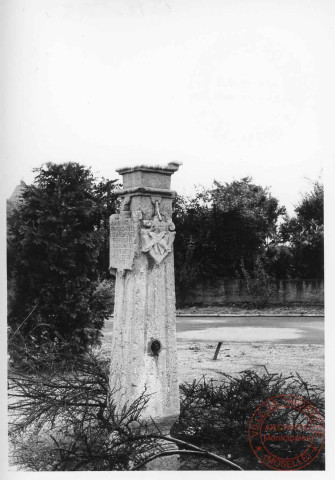 Bildstock aux poissons à Garche (commune de Thionville). Il est situé au carrefour de la route de Mondorff et de la rue de Meilbourg, il porte la date 1616