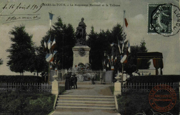 Mars-la-Tour - le Monument National et la Tribune