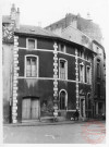 1 place de l'Eglise, ancienne école, on peut encore lire l'inscription "escolle"sur le linteau de la porte - Thionville