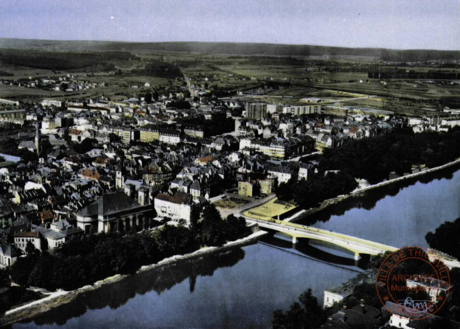 Thionville (Moselle) - Vue générale - En 1er plan, le Pont de la Moselle