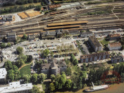 Vue aérienne de Thionville - Au premier plan le Centre Culturel Jacques Brel, puis la gare SNCF