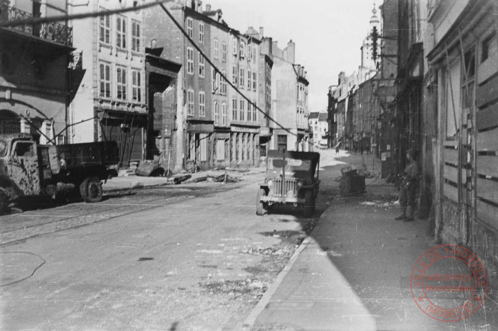 Guerre 1939-1945. Rue de Paris lors de l'entrée des troupes américaines