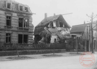 Guerre 1939-1945. Groupe de maisons aux environs de la rue du Château d'Eau après les bombardements