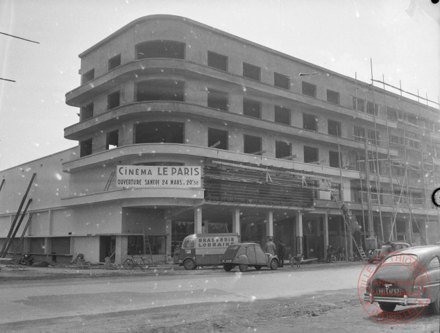 [Construction du cinéma "Le Paris"]