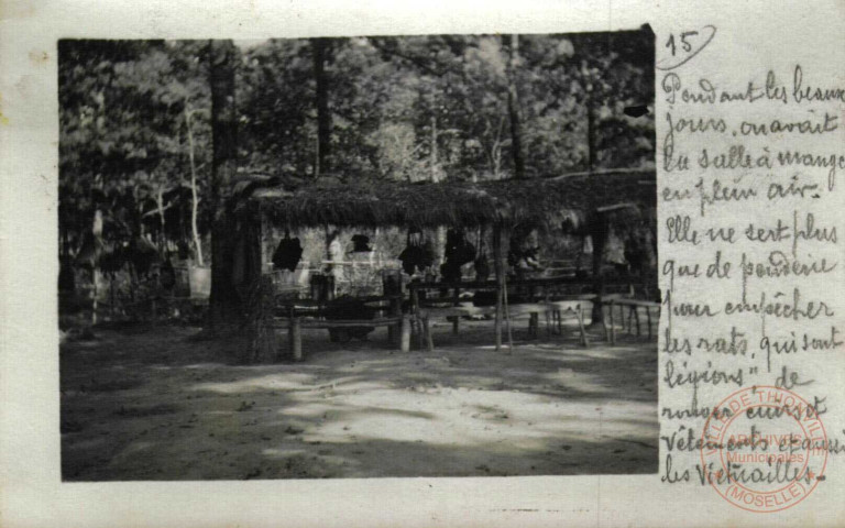 [Guerre de 1914 - Salle à manger transformée en penderie]