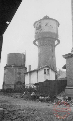 Guerre 1939-1945. Château d'eau rive droite de la Moselle