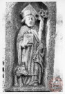 Bildstock situé à Budling. Sur la gauche du chemin montant vers la chapelle du Hackenberg, à six cent mètres du sommet, il faudra rechercher, parmi les arbres, un bildstock à double bâtière montrant saint Sébastien dans la niche qui fait face au chemin.Il s'agirait du bildstock correspondant à une mission du village de Budling. Le socle a été refait au XIXe siècle comme en témoigne l'inscription sur la face avant du socle de la croix " réparée par les soins de la Mairie de Budling - 1828 "