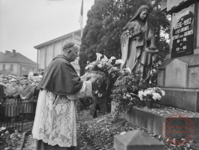 [Visite épiscopale de Monseigneur Paul-Joseph Schmitt, 109ème évêque de Metz à Basse-Yutz]