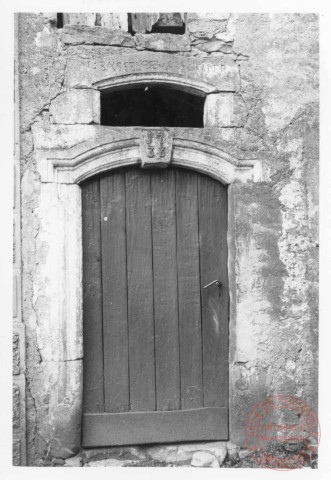 Porte située sur le banc communal de Puttelange-lès-Thionville. Elle est datée 1733. Lieu exact non déterminé