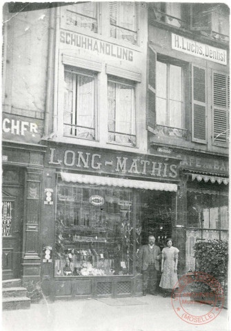 Magasin de chaussures Long - Mathis, 17 place du Marché vers 1910