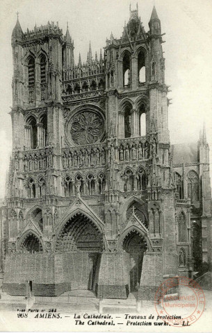 Amiens. La Cathédrale. Travaux de protection.