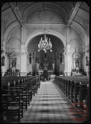 [Vues intérieures de l'église de Basse-Yutz]