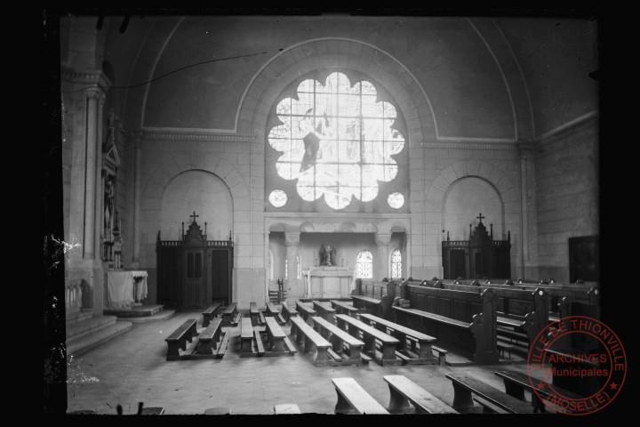 [Vues intérieures de l'église de Basse-Yutz]