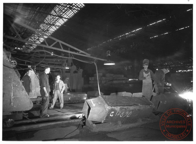 Site industriel supposé à Thionville, ouvriers et soudure