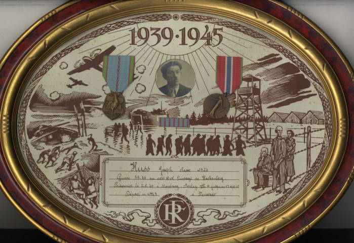 [Diplôme attribué à Huss Joseph classe 1924, Guerre 39-40 au 164e RIF ouvrage de Hackenberg. Prisonnier le 7.06.1940 à Monsbourg Stalag VII A jusqu'au 13 septembre 1940. Déporté en 1943 à Neustadt]