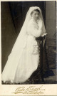[Portrait de Gabrielle Hourte vers 1910 en tenue de communiante]