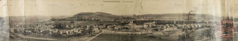 Knutange-Nilvange - Vue panoramique. De gauche à droite, usines de Fontoy, usine de Knutange, Knutange, mine "La Paix", Nilvange, mine "Victor", usines de Wendel et Hayange