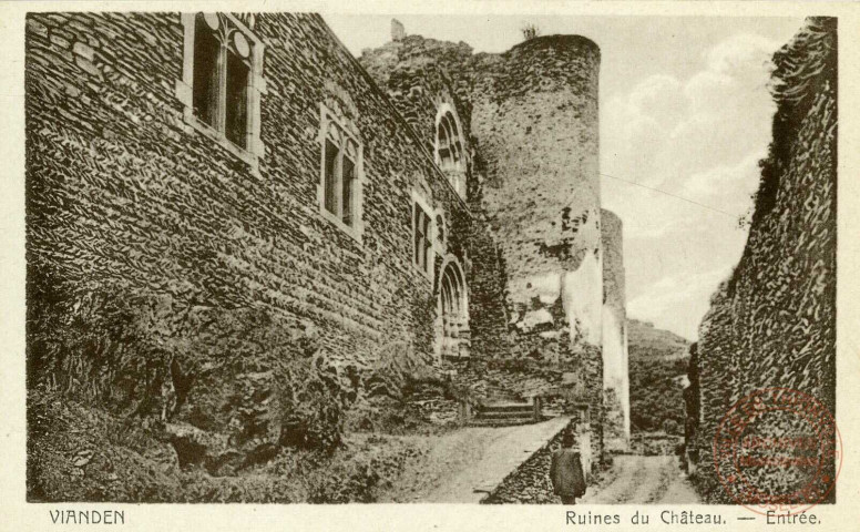 VIANDEN. Ruines du Château. - Entrée.