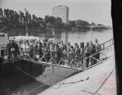 [Embarquement sur le bateau "Lorraine" en aval du pont des alliés, il faisait la navette entre Thionville, Sierck-les-Bains et Rémich]