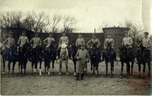 [Officiers du 13e Regt de Hussards König Humbert von Italien en 1913 à Thionville]