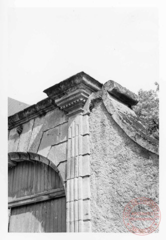 La Maison des Baillis (XVIe), place des Baillis à Rodemack. Construit vers 1560 par les Margraves de Bade, la "Maison des Baillis" ou "Petit Château" servait de résidence aux représentants des Seigneurs, que l'on appellait les Baillis