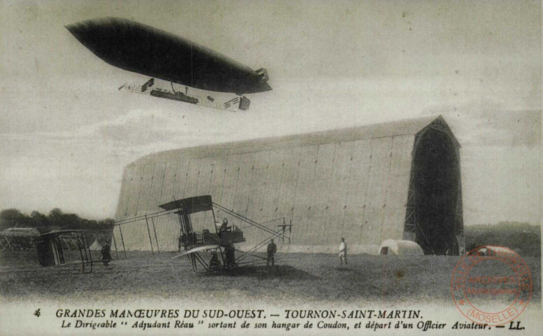 Grandes manoeuvres du Sud-Ouest - Tournon Saint-Martin - Le Dirigeable 'Adjudant Réau' sortant de son hangar de Coudon, et départ d'un Officier Aviateur