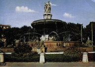 REFLET DE PROVENCE - Place de La Libération, La Grande Fontaine